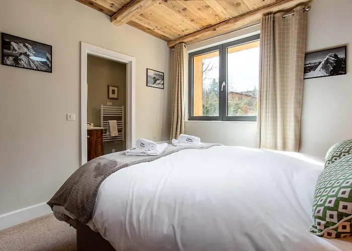 Des Amis- Year Apartment